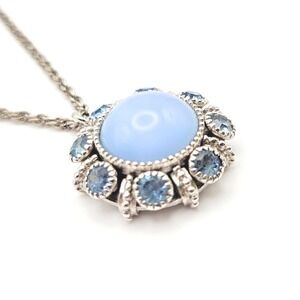 Vintage Avon Periwinkle Blue Cabochon Sky Blue Rhinestones Silvertone Necklace